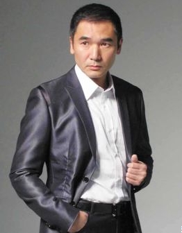 方中信、郭可盈、形象設(shè)計(jì)師吉米、劉錫明參加重慶會(huì)展中心美博會(huì)奧斯卡頒獎(jiǎng)盛典