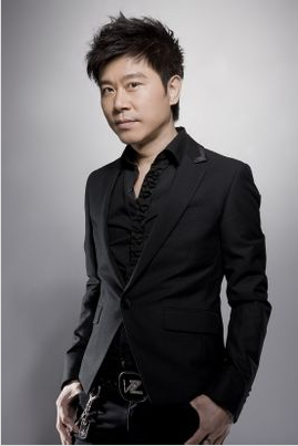 伍思凱、高勝美出席無錫婚禮活動(dòng)