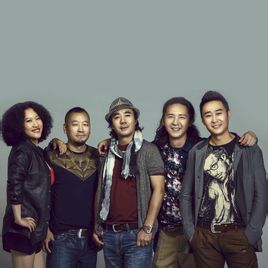 零點(diǎn)樂隊(duì)隨經(jīng)紀(jì)人空降成都助陣大自然地板20周年慶典