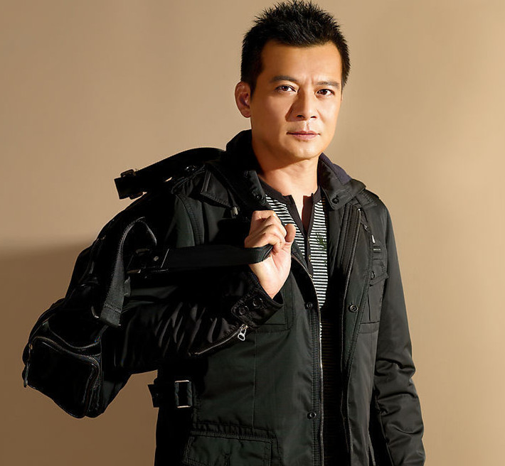 黃日華出席芝華仕河南信陽(yáng)明星見面會(huì)