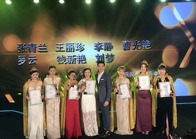 帥氣依舊的威廉王子出席“貓格格”新品發(fā)布會暨代言簽約儀式，開啟“王子與格格”之間的美好邂逅！