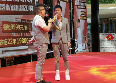 小伍哥—伍思凱出席烏魯木齊圓滿(mǎn)收工