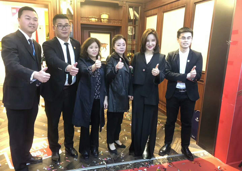 內(nèi)地歌手許佳慧出席廣元活動(dòng)