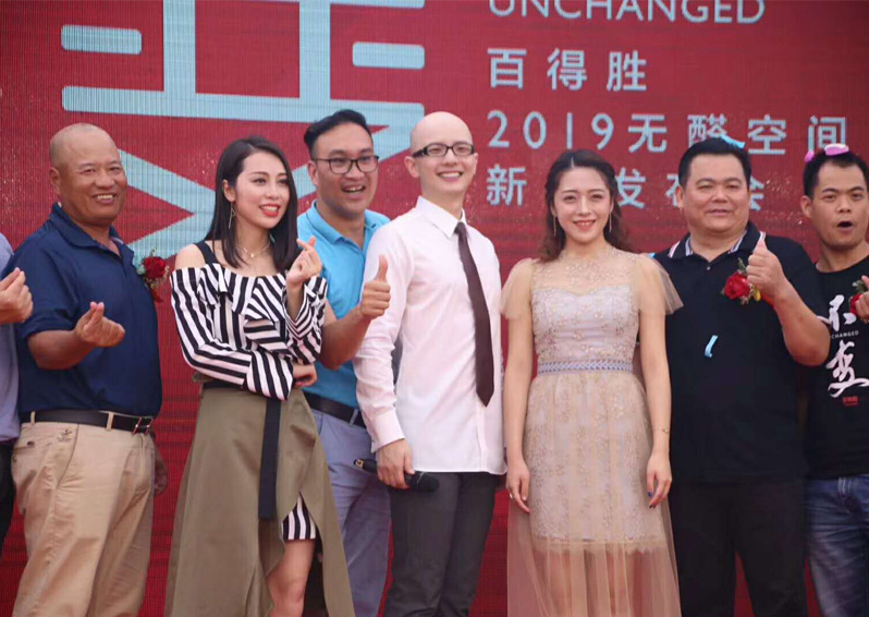 歌星平安、周延英、沈丹丹等明星親臨南寧活動現(xiàn)場獻(xiàn)唱，助力廠家新品發(fā)布