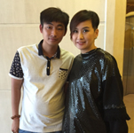 湯寶如與經(jīng)紀人李志合影