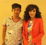 米雪與經(jīng)紀人李志合影