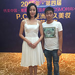 萬(wàn)綺雯與經(jīng)紀(jì)人李志合影